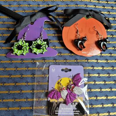 Lot 253: Halloween Earrings Lot
