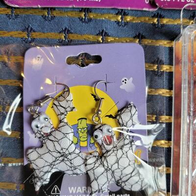 Lot 254: Hair Glitter, Fingernails and Earrings 
