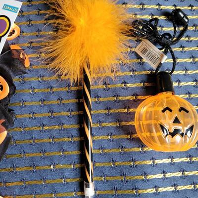 Lot 257: Halloween Pen, Cat Halloween Collar and Bubble Container Necklace 