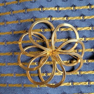 Lot 258: Brooch Lot
