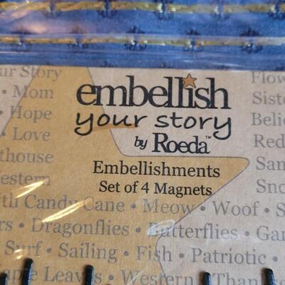 Lot 263: Embellish Spider Magnets