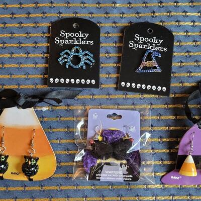 Lot 264: Halloween Earrings & Brooches