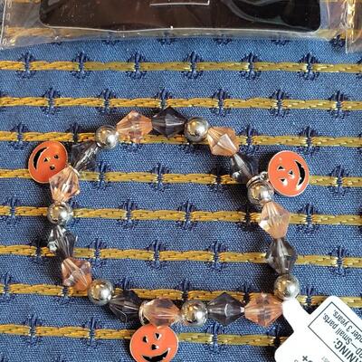 Lot 265: Flashing Halloween Necklaces, Hair Glitter and Bracelets 