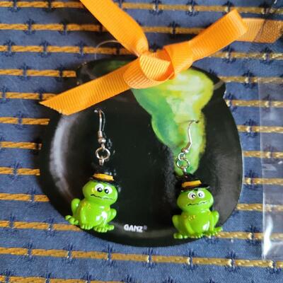 Lot 267: Halloween Earrings & 8 Way Spider Accessory 