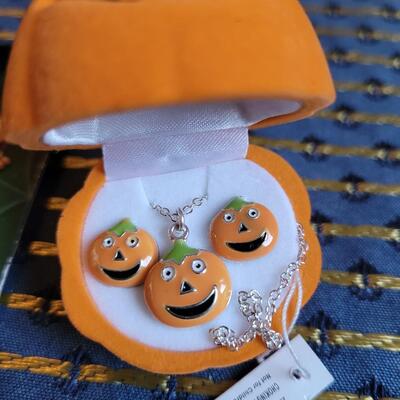 Lot 269: Pumpkin Necklace & Earrings and Costume Reflector 