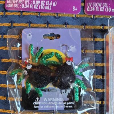 Lot 270: Hair Glitter, Nails and Earrings 