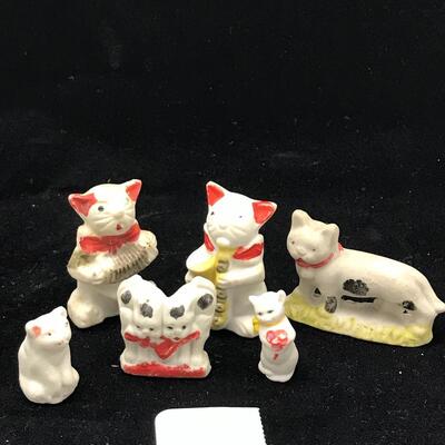 Six Bisque Cats