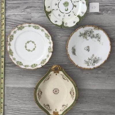 4 Vintage Plates with Hangers