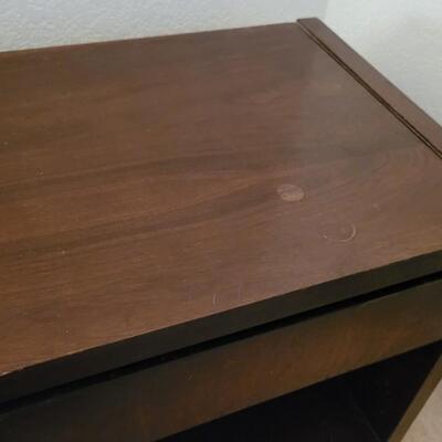 Lot 277: Vintage Mid Century Modern LANE Side Table  #1 (Matches dressers and bed)