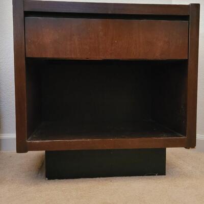 Lot 277: Vintage Mid Century Modern LANE Side Table  #1 (Matches dressers and bed)