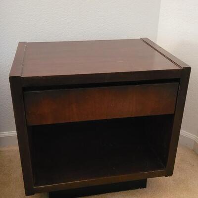 Lot 277: Vintage Mid Century Modern LANE Side Table  #1 (Matches dressers and bed)