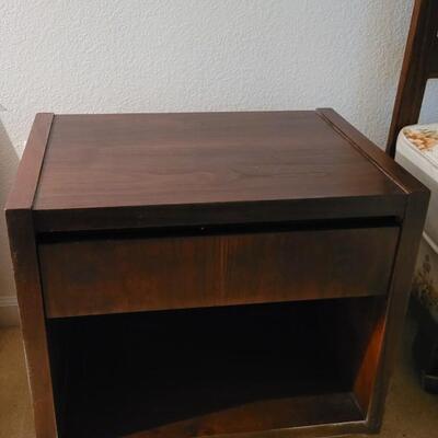 Lot 278: Vintage Mid Century Modern LANE Side Table #2 (Matches the dressers and bed)