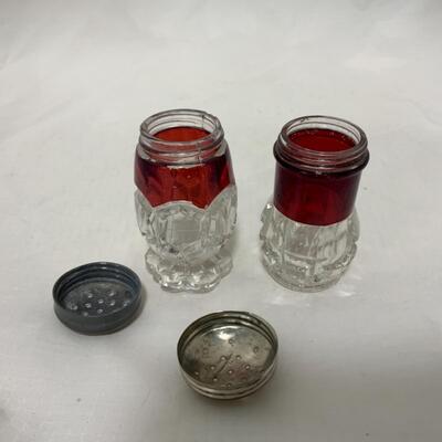 [231] ANTIQUE | Ruby Flash Salt & Pepper Shakers
