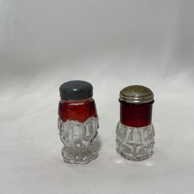 [231] ANTIQUE | Ruby Flash Salt & Pepper Shakers