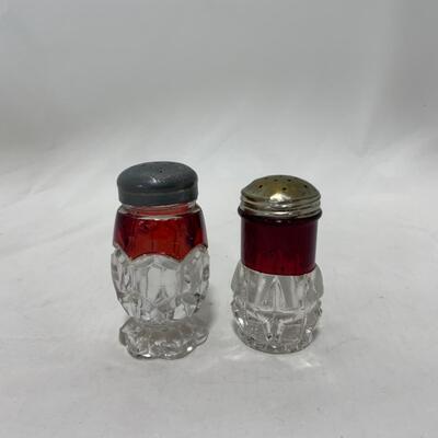[231] ANTIQUE | Ruby Flash Salt & Pepper Shakers