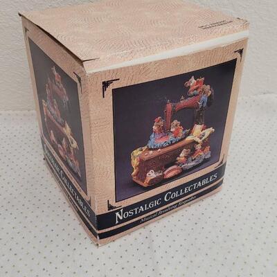 Lot 279: Vintage NOSTALGIC COLLECTIBLES "My Favorite Things" 