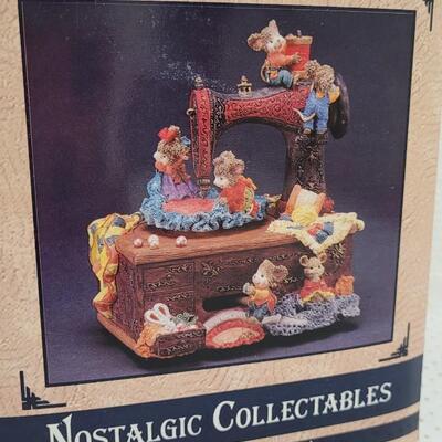Lot 279: Vintage NOSTALGIC COLLECTIBLES "My Favorite Things" 