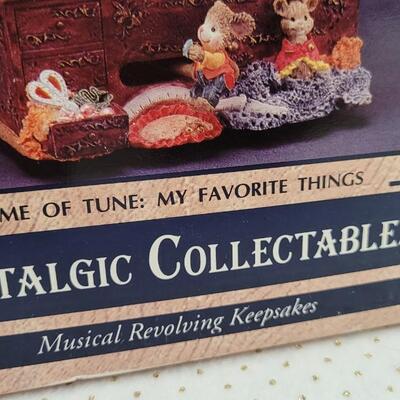 Lot 279: Vintage NOSTALGIC COLLECTIBLES "My Favorite Things" 