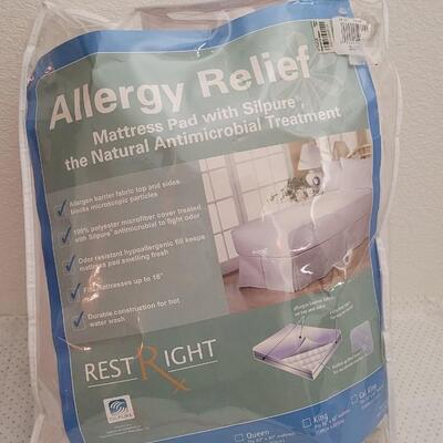 Lot 284: New Twin Size ALLERGY RELIEF Mattress Pad