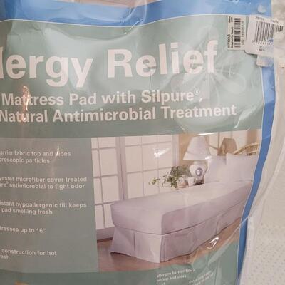 Lot 284: New Twin Size ALLERGY RELIEF Mattress Pad