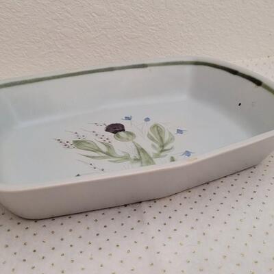 Lot 295: Vintage MADE IN SCOTLAND BUCHAN Handpainted Casserole Dish 