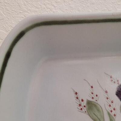 Lot 295: Vintage MADE IN SCOTLAND BUCHAN Handpainted Casserole Dish 