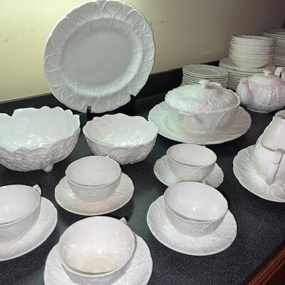 Lot 305 Coalport / Wedgwood China Country Ware 65 pc Set Embossed Leaves