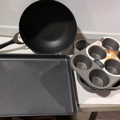 Pans, Muffin Pans, and Skillet -Item# 680