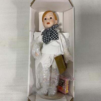 [272] FIVE Franklin Mint Heritage Dolls | Purina | Dutch Boy | Dominoes