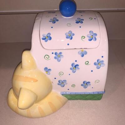 Vintage cat cookie jar 