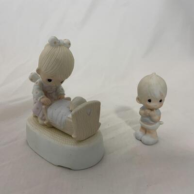 [281] Two Precious Moments Figures | Lovely | Music Box