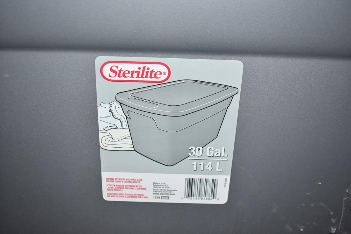 6) Sterilite 20 qt storage totes with lids - Matthews Auctioneers