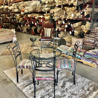 Beigest online Auctions Sales with over 250 Authentic Hand Knotted Rugs & Kilims, Antiques, Arts, Vintage Rugs, Vintage Kilims,...