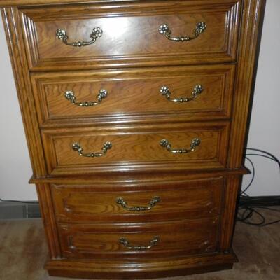 LOT 153 BASSETT CHEST OF DRAWERS