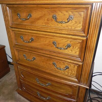 LOT 153 BASSETT CHEST OF DRAWERS