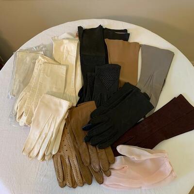 Lot 322  Vintage Assorted Gloves