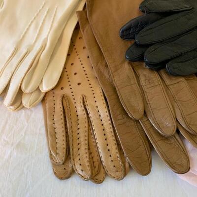 Lot 322  Vintage Assorted Gloves