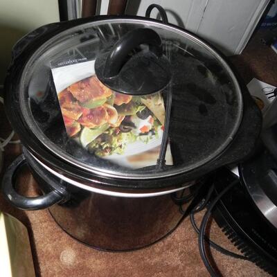 LOT 83 FARBERWARE DEEP FRYER & CROCK POT