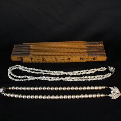 Lot #253: Vintage Pearlescent Beaded Pendant & Necklace Set 