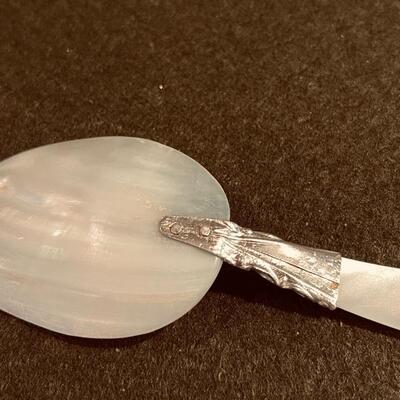 Lot 338 Set 8 Mother of Pearl Spoons Serving Nuts Candies