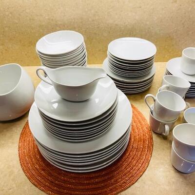 Lot 368 MCM White dishes No Maker Marks
