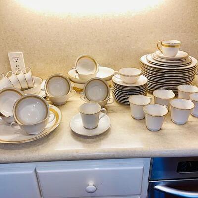 Lot 369 Set Flintridge Dinnerware 51 Pcs Golden Ivory Pattern Plates Bowls Cups
