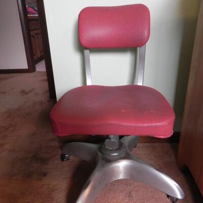 LOT 166 VINTAGE OFFICE CHAIR