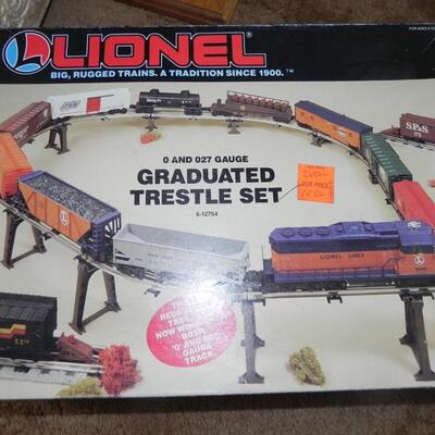 LOT 167 LIONEL TRESTLE SET