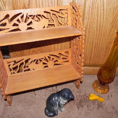 LOT 171 WOODEN WALL SHELF & DEPRESSION GLASS VASE