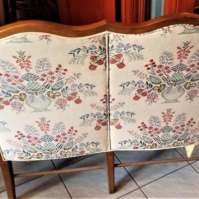 Lot #86  Ethan Allen Traditional Classics Settee