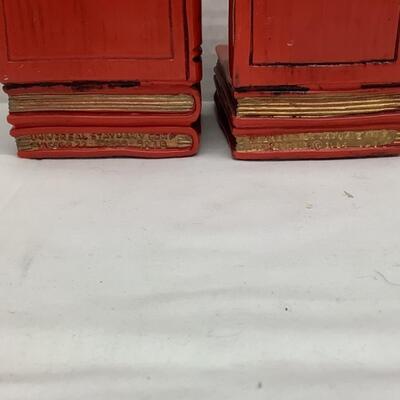D1208 Pair of Universal Statuary Corp. Composite Bookends and Faux Plant