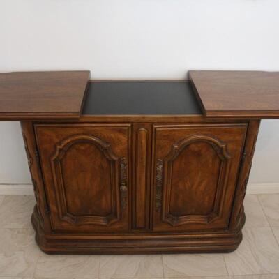 Lot #258: Vintage Drexel Heritage Adjustable Length Buffet 