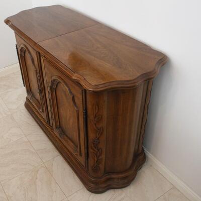 Lot #258: Vintage Drexel Heritage Adjustable Length Buffet 