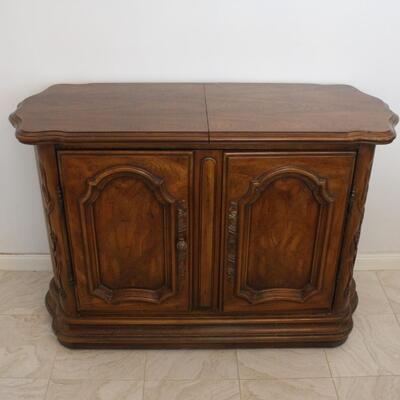 Lot #258: Vintage Drexel Heritage Adjustable Length Buffet 
